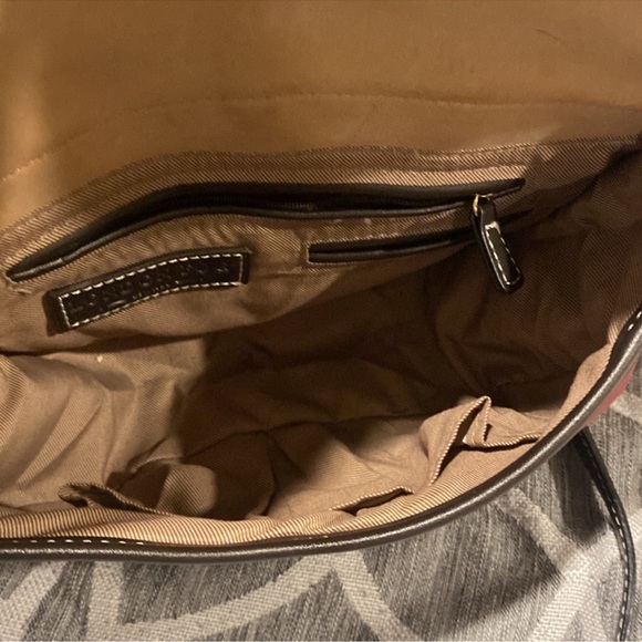 London Fog Newbury saddle bag purse - Picture 4 of 15